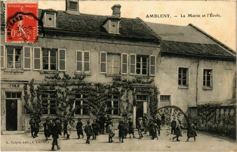 Carte postale ancienne Ambleny La Mairie et l'Ecole à Ambleny