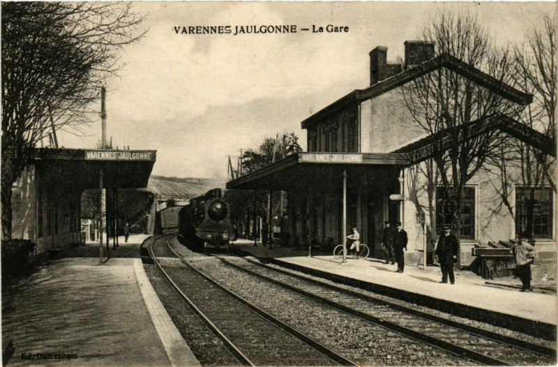 Carte postale ancienne Varennes Jaulgonne - La Gare à Courtemont-Varennes