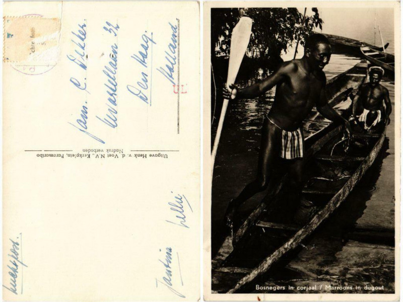 Carte postale ancienne Basnegers in corjael Marroons in dugout. Suriname