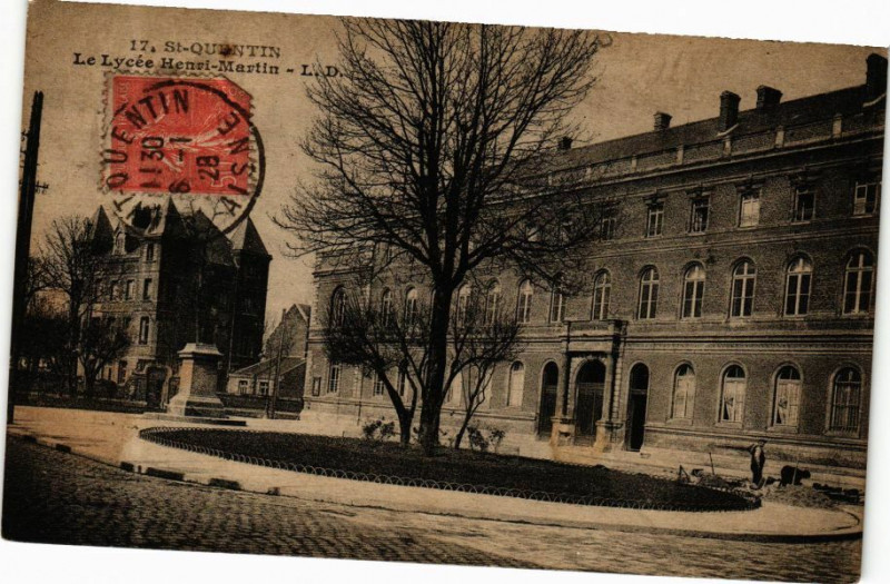 Carte postale ancienne Saint-Quentin Le Lycee Henri-Martin à Saint-Quentin