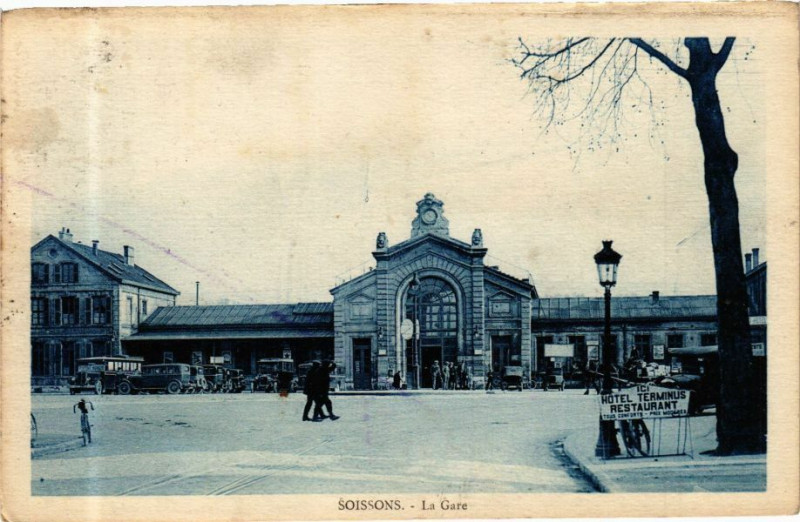 Carte postale ancienne Soissons La Gare à Soissons
