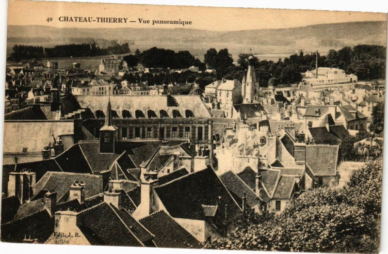 Carte postale ancienne Chateau-Thierry Vue panoramique à Château-Thierry