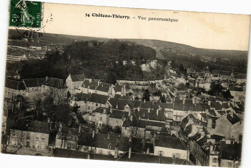 Carte postale ancienne Chateau-Thierry Vue panoramique à Château-Thierry