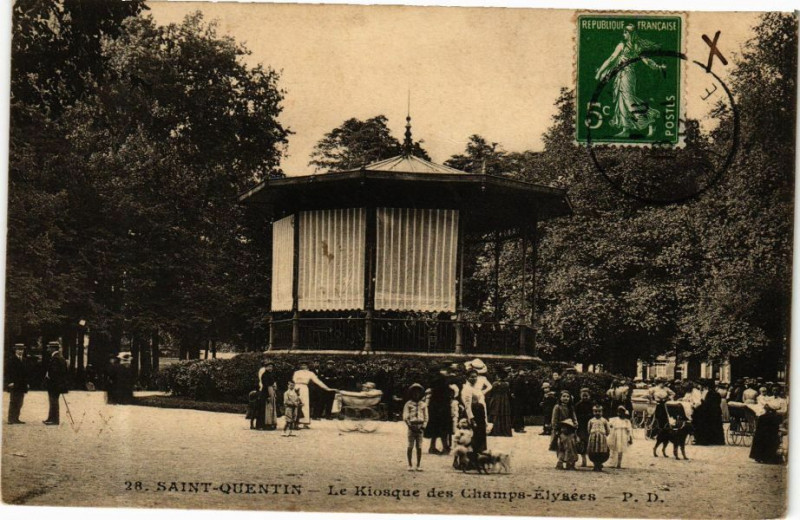 Carte postale ancienne Saint-Quentin Le Kiosque des Champs Elysees à Saint-Quentin