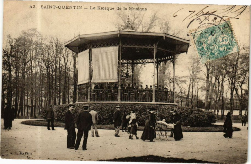 Carte postale ancienne Saint-Quentin Kiosque de la Musique à Saint-Quentin