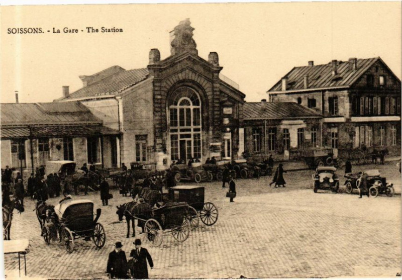 Carte postale ancienne Soissons La Gare à Soissons