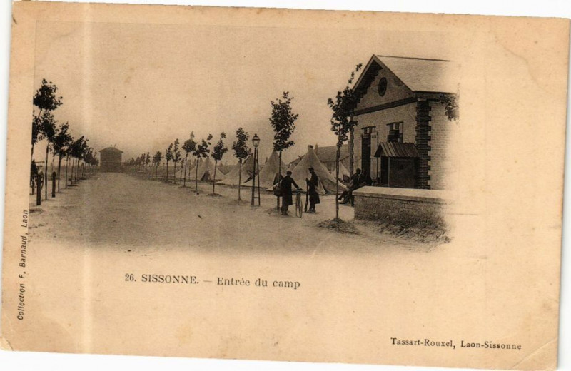 Carte postale ancienne Sissonne Entree du Camp à Sissonne