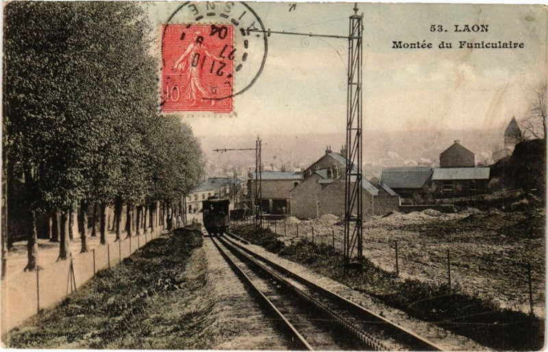 Carte postale ancienne Laon Montee de Funiculaire à Laon