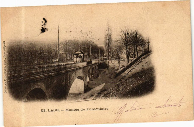 Carte postale ancienne Laon Montee de funiculaire à Laon