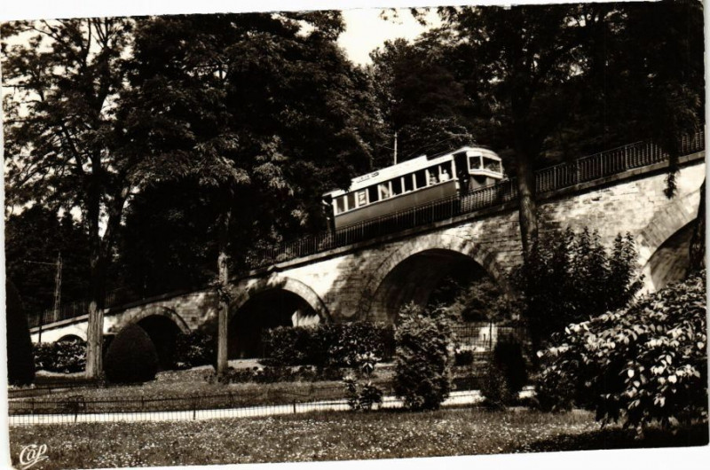 Carte postale ancienne Laon Le Viaduc et le Funiculaire à Laon