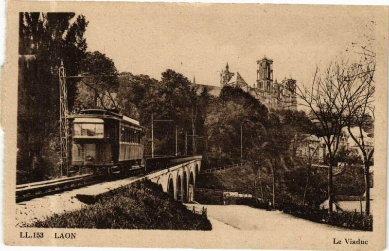 Carte postale ancienne Laon Le Viaduc à Laon