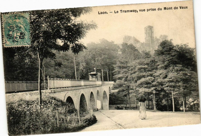 Carte postale ancienne Laon Le Tramway, vue prise du Mont de Vaux à Laon