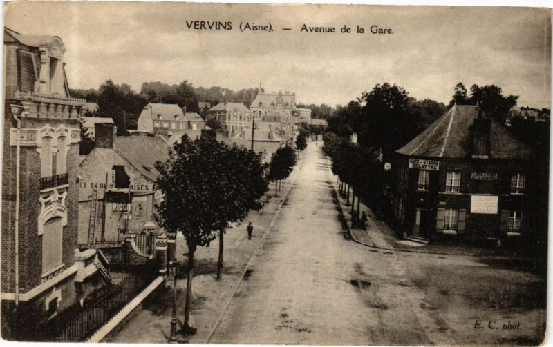 Carte postale ancienne Vervins Avenue de la Gare à Vervins