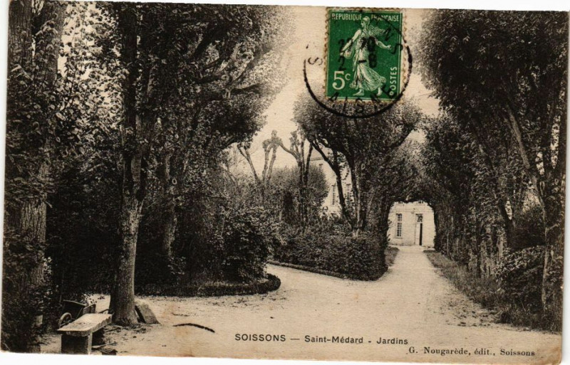 Carte postale ancienne Soissons Saint-Medard Jardins à Soissons