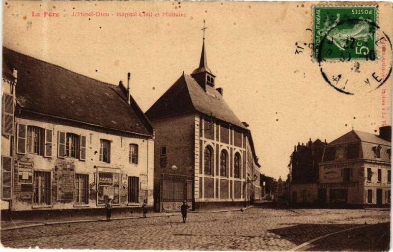 Carte postale ancienne La Fere L'Hotel Dieu Hopital Civil et Militaire