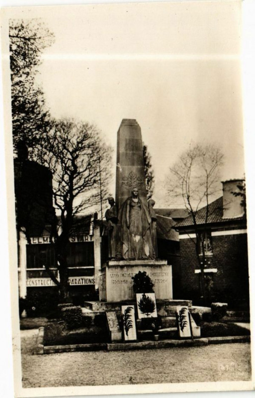 Carte postale ancienne Chauny Le Monument à Chauny