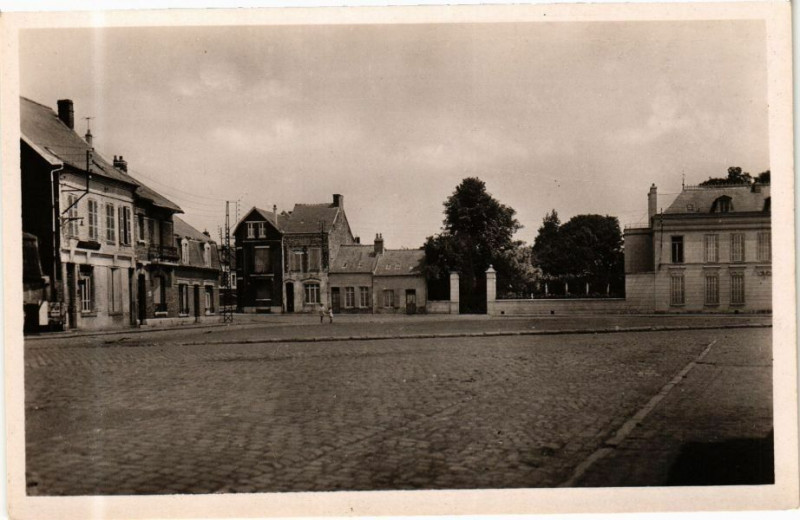 Carte postale ancienne Bohain Place Thiers