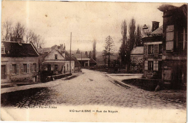 Carte postale ancienne Vic-Sur-Aisne Rue de Noyon à Vic-sur-Aisne