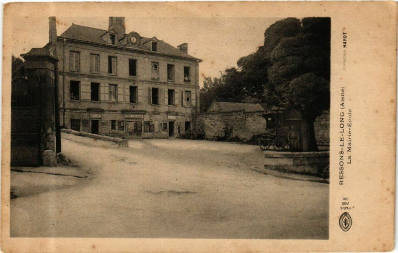 Carte postale ancienne Ressons le Long La Mairie-Ecole à Ressons-le-Long