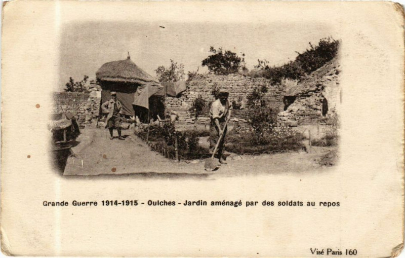 Carte postale ancienne Oulches Grande Guerre, Jardin amenage par des soldats au repos