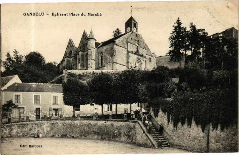 Carte postale ancienne Gandelu Eglise et Place du Marche à Gandelu