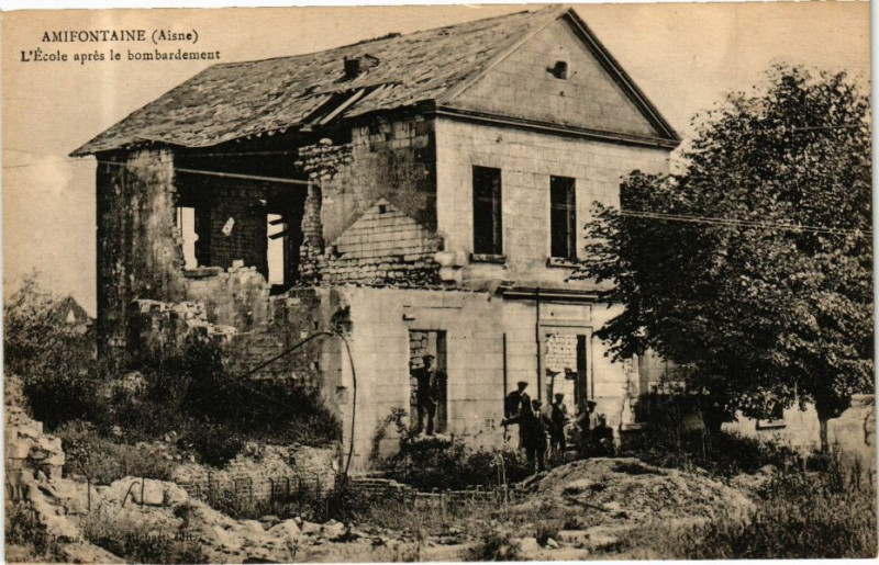 Carte postale ancienne Amifontaine L'ecole apres le bombardement à Amifontaine