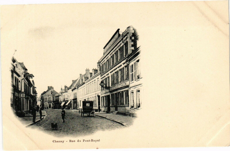 Carte postale ancienne Chauny Rue du Pont Royal à Chauny