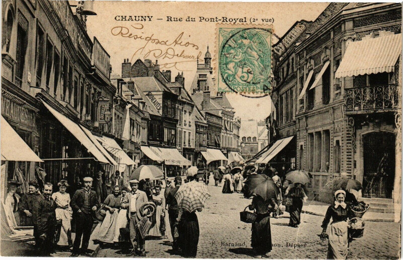 Carte postale ancienne Chauny Rue du Pont-Royal à Chauny