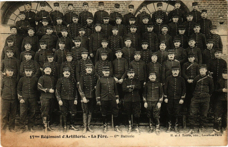Carte postale ancienne 17me Regiment d'Artillerie La Fere