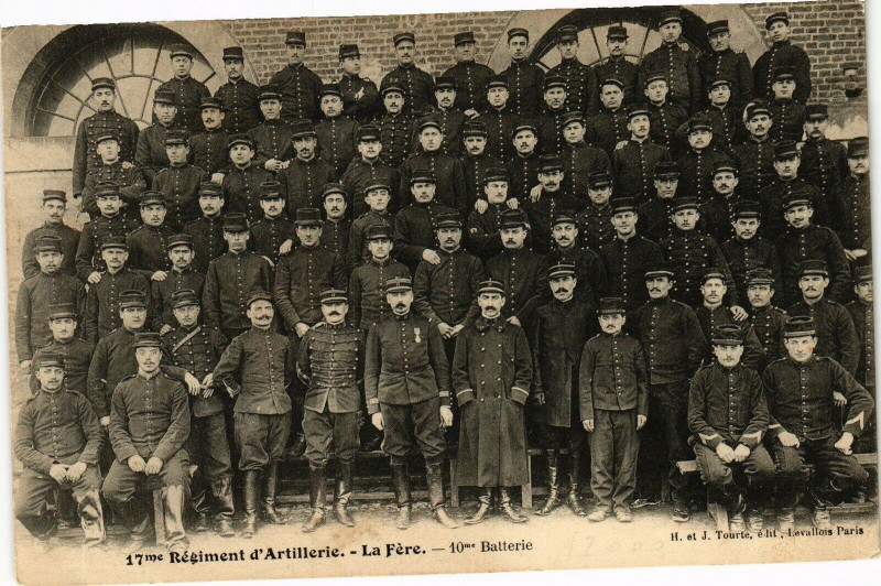Carte postale ancienne 17me Regiment d'Artillerie La Fere