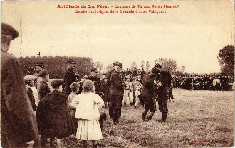 Carte postale ancienne Artillerie de La Fere Concours de Tir aux Buttes