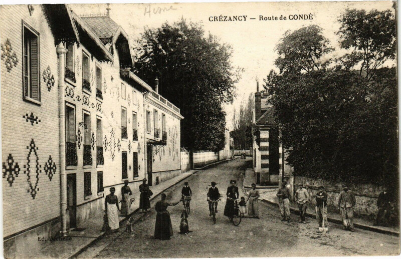 Carte postale ancienne Crezancy Route de Conde à Crézancy