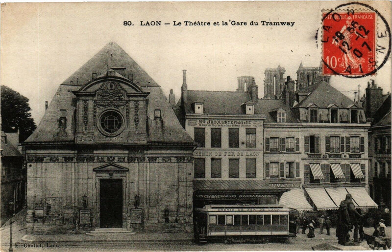 Carte postale ancienne Laon Le Theatre et la Gare du Tramway à Laon