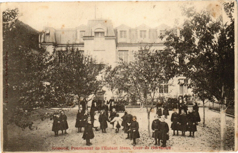 Carte postale ancienne Soissons Pensionnat de l'eulant à Soissons
