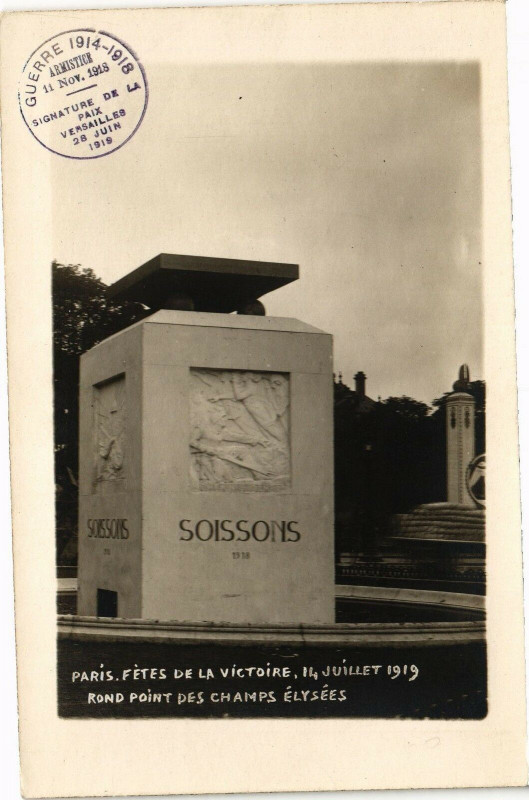 Carte postale ancienne Soissons Paris fetes de la victoire à Soissons