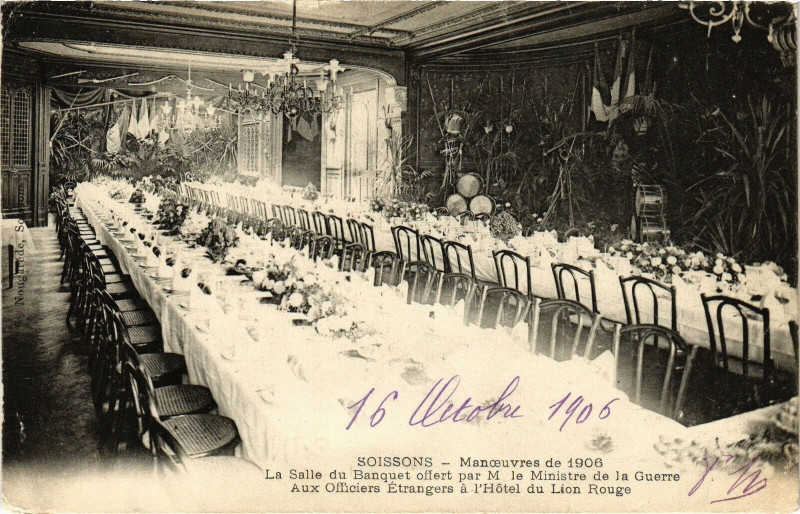 Carte postale ancienne Soissons Manoeuvres de 1906 à Soissons