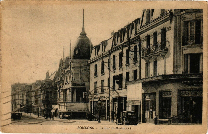 Carte postale ancienne Soissons La rue st martin à Soissons