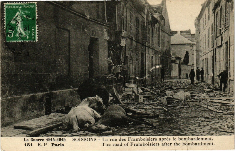 Carte postale ancienne Soissons La rue des à Soissons