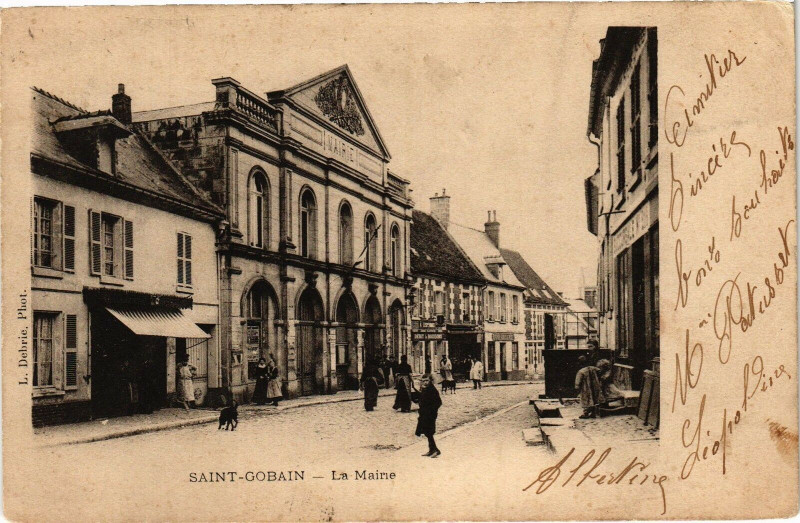Carte postale ancienne Saint-Gobain La mairie à Saint-Gobain