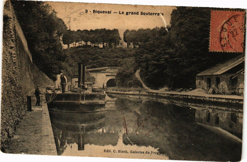 Carte postale ancienne RIqueval Le grand souterrain