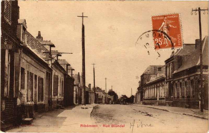 Carte postale ancienne Ribemont Rue blondel à Ribemont