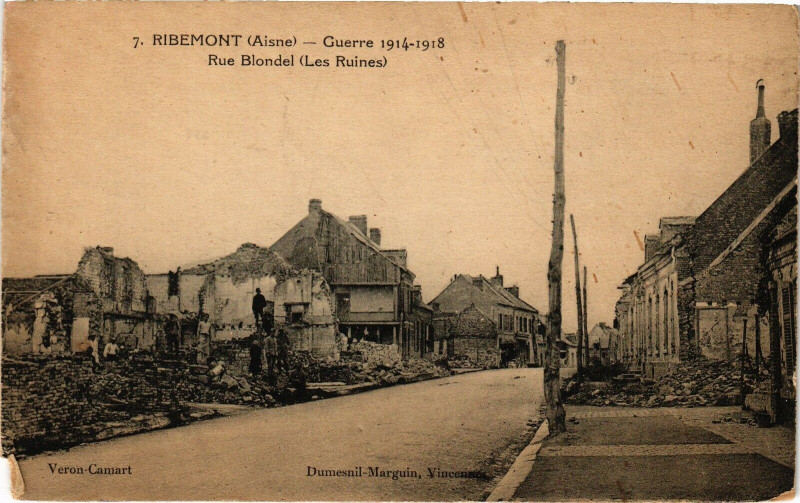 Carte postale ancienne Ribemont Guerre rue blondel à Ribemont