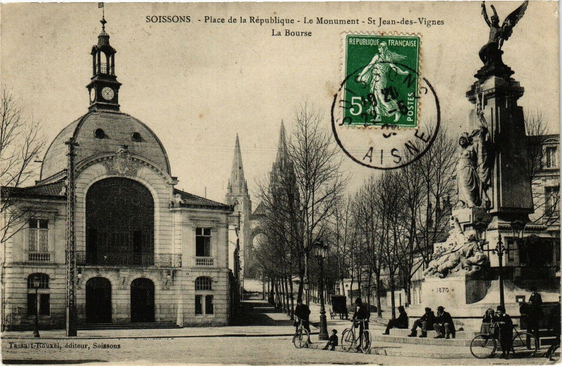 Carte postale ancienne Soissons Place de la republique à Soissons