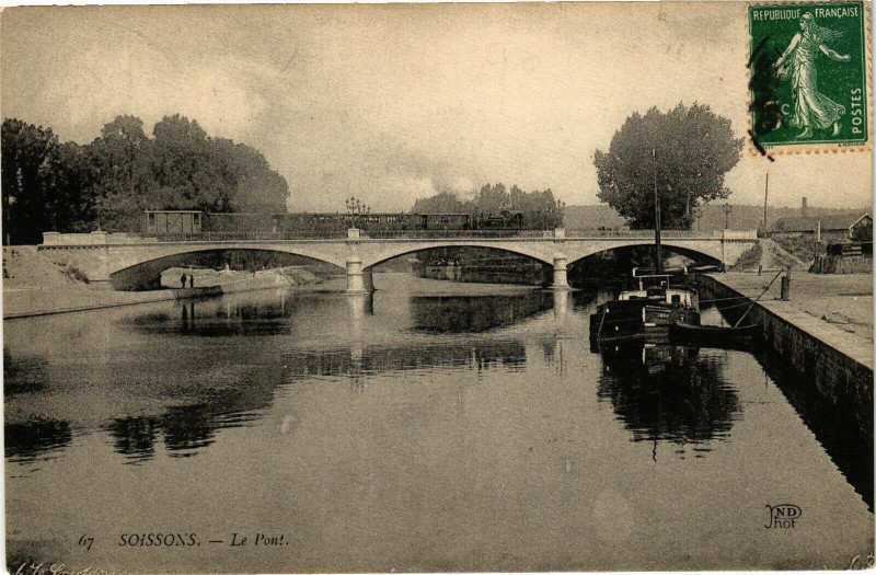 Carte postale ancienne Soissons Le port à Soissons