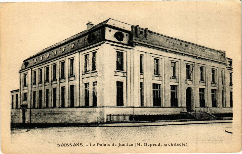 Carte postale ancienne Soissons Le palais de justice à Soissons