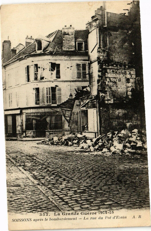 Carte postale ancienne Soissons La Rue du pot d'etain à Soissons