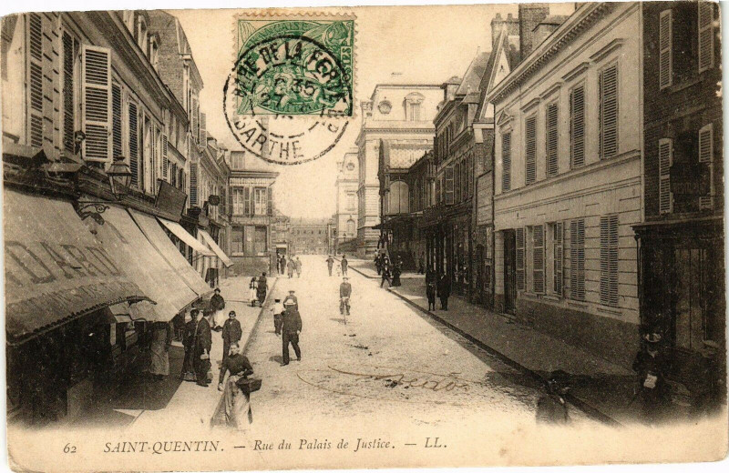 Carte postale ancienne Saint-Quentin Rue de palais de justice à Saint-Quentin