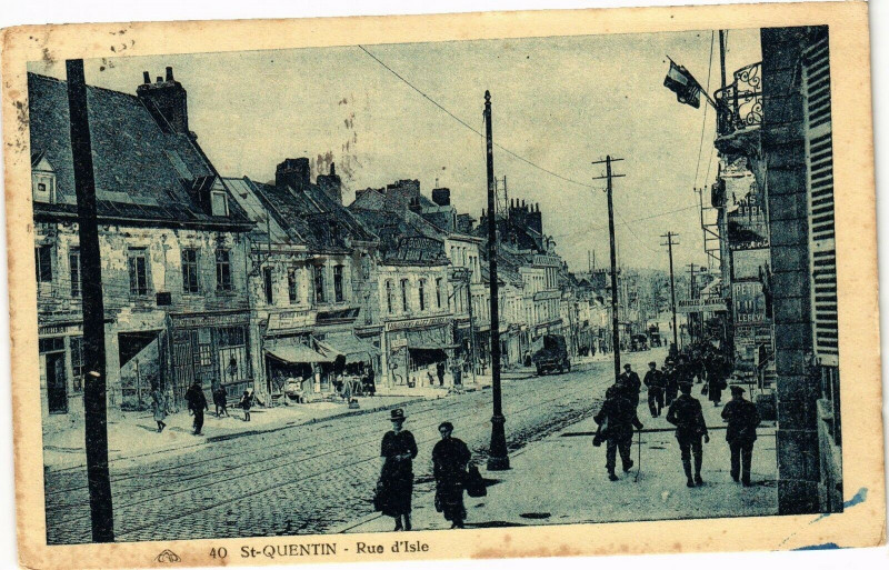 Carte postale ancienne Saint-Quentin Rue d'isle à Saint-Quentin