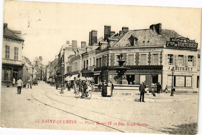 Carte postale ancienne Saint-Quentin Place henri à Saint-Quentin