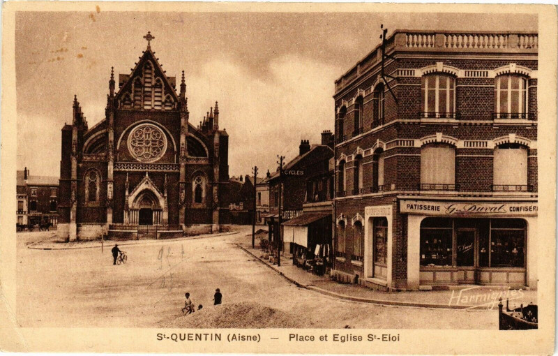 Carte postale ancienne Saint-Quentin Place et eglise à Saint-Quentin